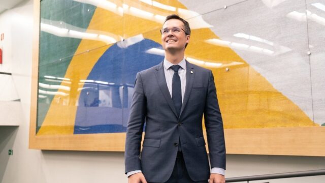 Presidente do TSE, Nunes Marques, suspende decisão que indeferiu candidatura de Deltan Dallagnol
