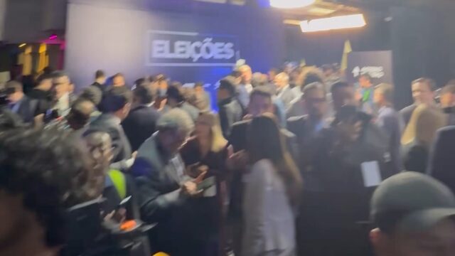Após debate, GATE é acionado após ameaça de bomba em carro de Flávio Bolsonaro