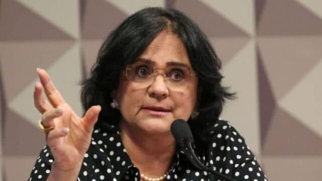Aliada de Flávio Bolsonaro, Damares diz que votará a favor do fim da escala 6×1