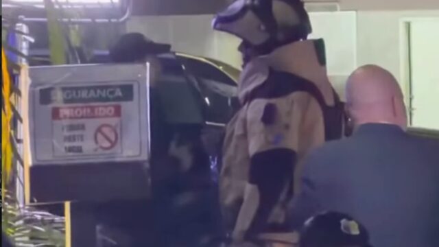 Ameaça de bomba após debate na Band deixa jornalistas presos e Flávio Bolsonaro é retirado do local