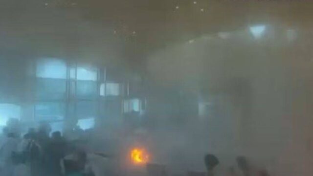 ATAQUE: bombardeio dos houthis a aeroporto da capital saudita deixa 13 mortos e mais de 300 feridos
