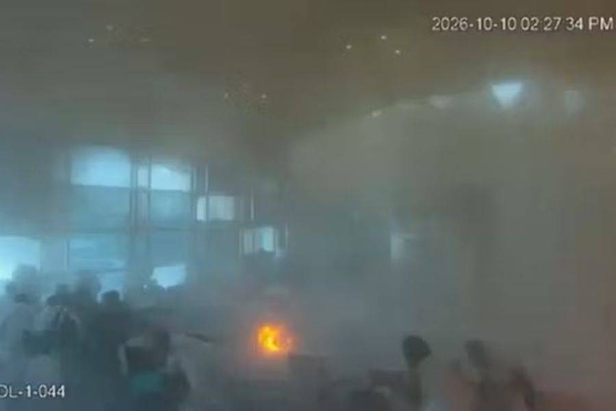 ATAQUE: bombardeio dos houthis a aeroporto da capital saudita deixa 13 mortos e mais de 300 feridos