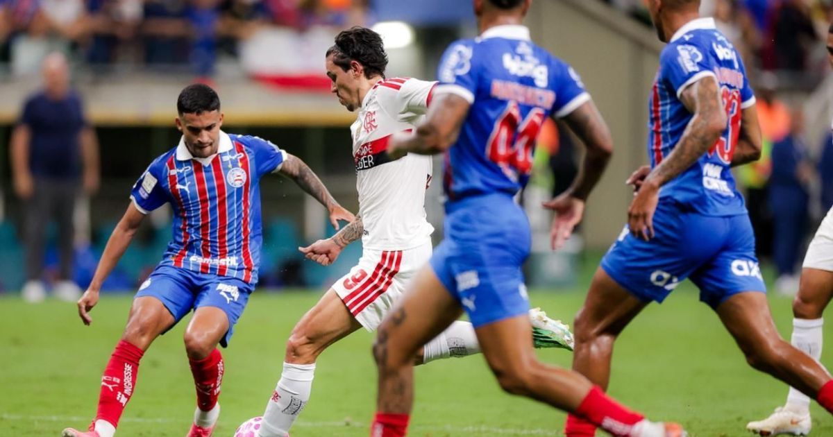 Bahia é dominado pelo Flamengo, perde por 3 a 0 na Fonte Nova e vê rival retomar a liderança