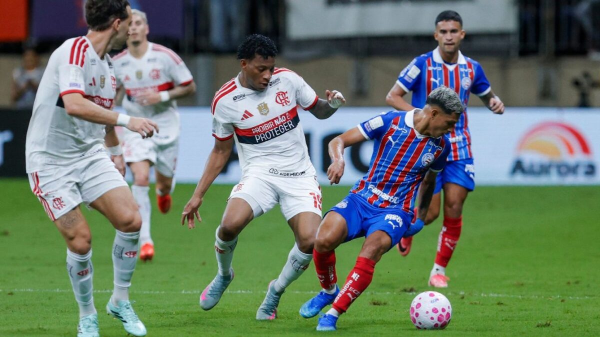 Bahia perde por 3 a 0 para o Flamengo na Fonte Nova e cai para a sétima posição do Brasileirão