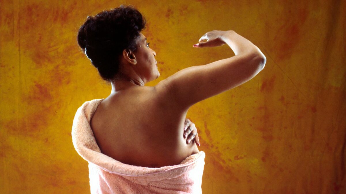 Câncer de mama nem sempre começa com caroço: mastologista da Bahia lista sinais que exigem atenção