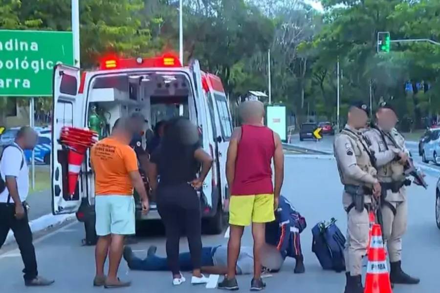 Casal fica ferido após moto cair ao tentar desviar de cachorro na Avenida Garibaldi, em Salvador