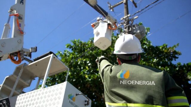 Coelba tem concessão prorrogada até 2057 mesmo com R$ 171,48 milhões em multas e juros da Aneel