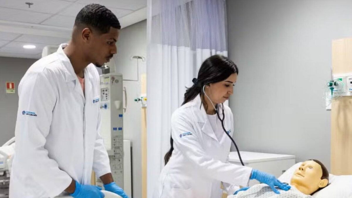 Congresso aprova exame nacional obrigatório para registro de novos médicos; texto vai à sanção