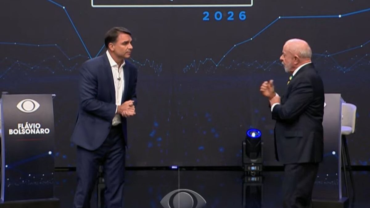 DEBATE: Flávio Bolsonaro cobra Lula sobre Roberta Luchsinger e exige respeito: "Eu tenho 56 milhões de votos"