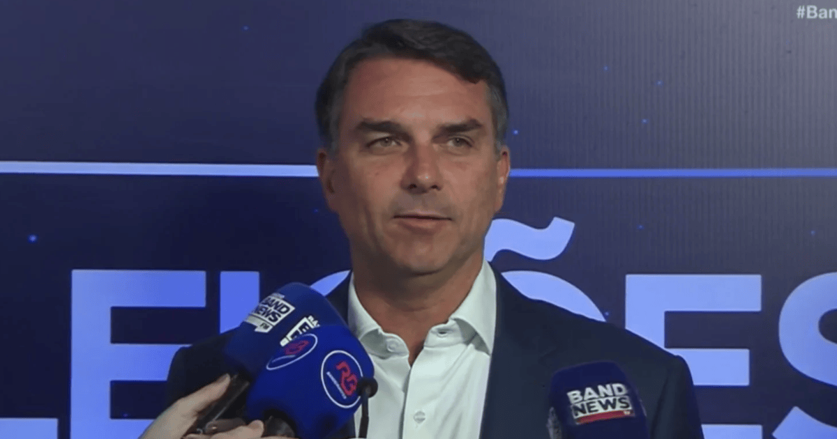 DEBATE: Flávio Bolsonaro diz que vai rebater fake news e contrastar projetos com Lula no embate da Band