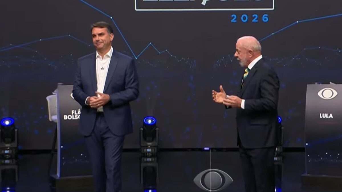 DEBATE: Flávio Bolsonaro nega ter atuado por taxação ao Brasil e rebate Lula sobre terras raras