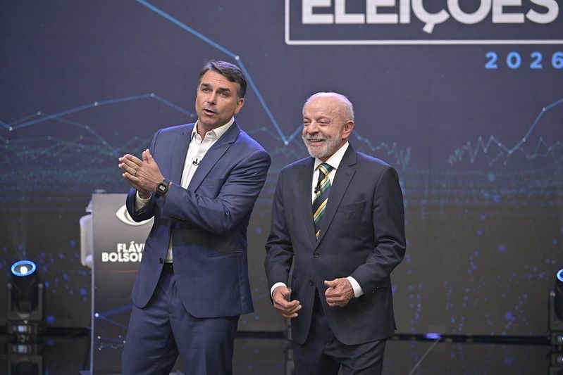 DEBATE: Lula e Flávio Bolsonaro trocam acusações sobre corrupção, saúde e segurança no primeiro embate do 2º turno