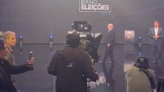 DEBATE NA BAND: Sidônio Palmeira se irrita nos bastidores e tem bate-boca com Flávio Bolsonaro