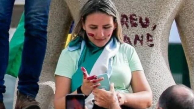 Débora do Batom: baiana volta a ser lembrada após Moraes autorizar progressão para o regime semiaberto