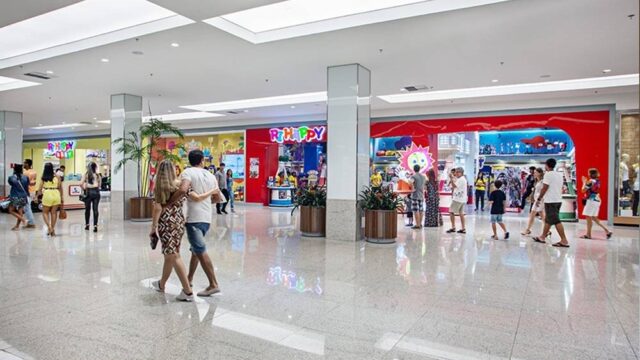DIA DO COMERCIÁRIO: shoppings e mercados de Salvador terão horários especiais nesta segunda-feira (19)