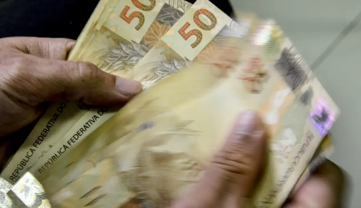 DÍVIDA PÚBLICA: economistas veem ajuste fiscal de R$ 250 bi a R$ 400 bi nos próximos quatro anos