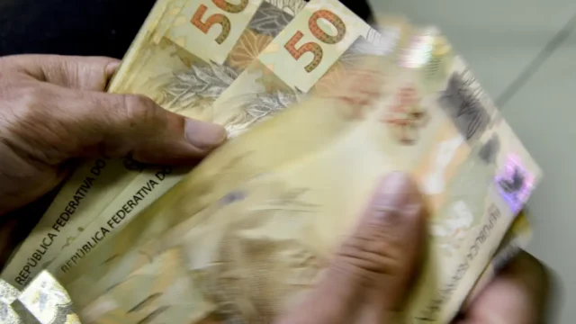 DÍVIDA PÚBLICA: economistas veem ajuste fiscal de R$ 250 bi a R$ 400 bi nos próximos quatro anos