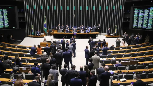 ELEIÇÕES 2026: Bahia elege 39 deputados federais; Sandro Filho, de 21 anos, é o mais jovem da história do estado