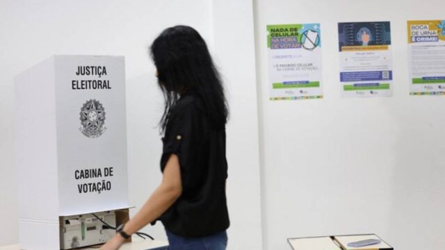 ELEIÇÕES 2026: veja o que levar para votar neste domingo e o que é proibido na cabine