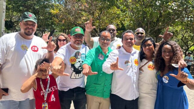 Motociclista morre após bater em poste na Avenida Tancredo Neves, em Salvador