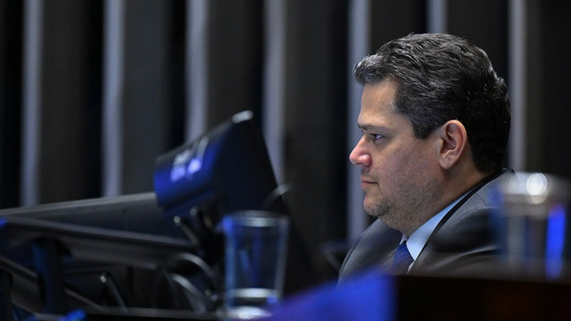 ESCALA 6×1: Alcolumbre pauta para quarta-feira (14) votação da PEC que acaba com o modelo no Senado
