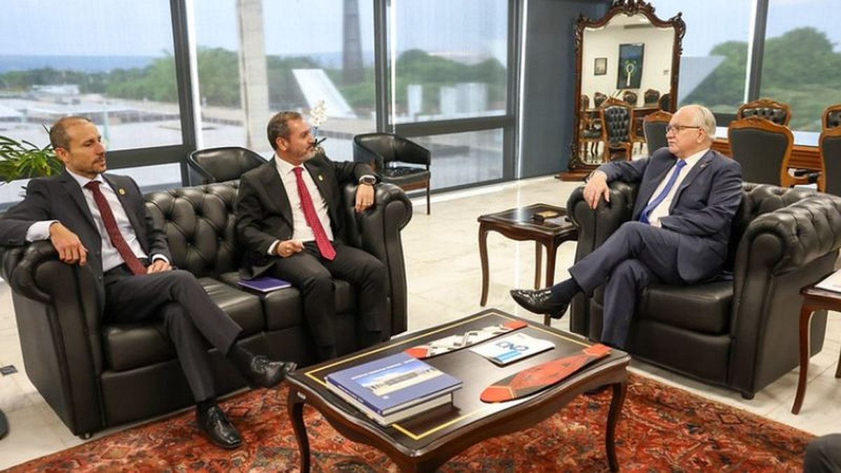 Fachin cobra da PF celeridade no Inquérito das Fake News e exige envio de menções a ministros no caso Master