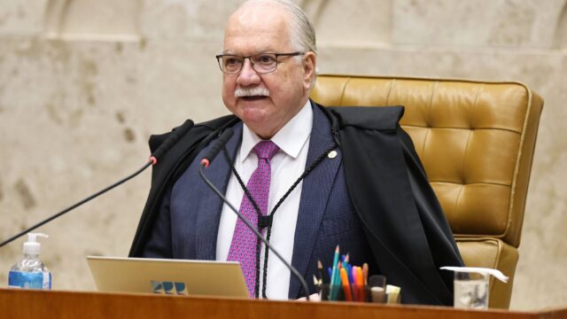 Fachin diz que “nenhuma pretensão de poder” pode se sobrepor à democracia e à soberania popular