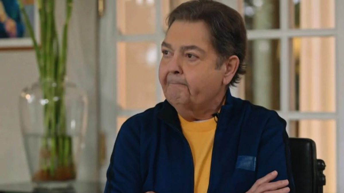Faustão faz rara aparição na Globo e participa de homenagem a Sabrina Sato no Em Família