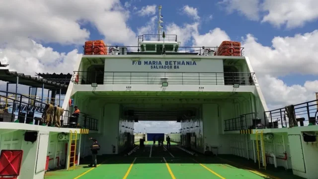 FERRY-BOAT: espera chega a 4 horas em Salvador no início do feriadão de Nossa Senhora Aparecida