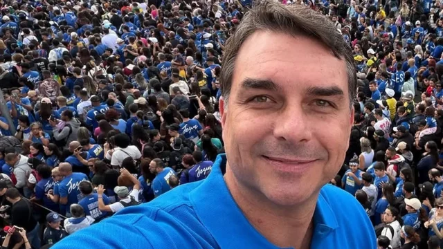 Flávio Bolsonaro amplia votação em 395 mil votos na Bahia e tem no Nordeste seu maior avanço sobre 2022