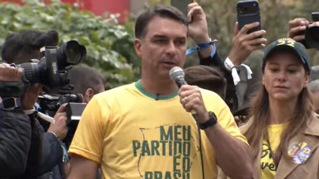 Flávio Bolsonaro aposta no “Bloquinho 22” de Nikolas Ferreira, com ato em Salvador, para rivalizar com atos pró-Lula