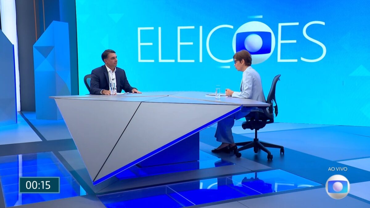 Flávio Bolsonaro cita Banco Master e Domingão em entrevista ao vivo na Globo e é rebatido por Renata Lo Prete