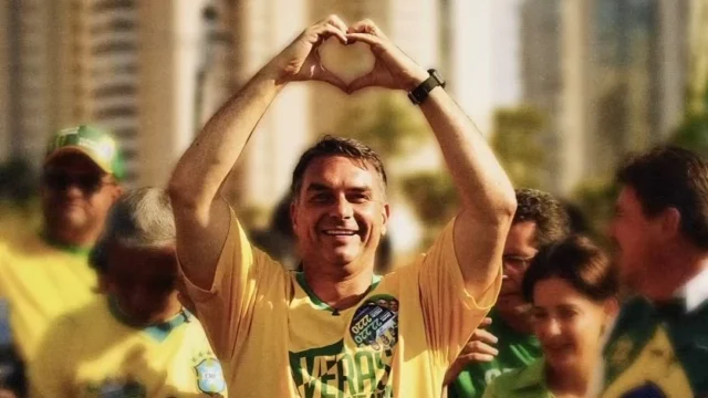 Flávio Bolsonaro fará comício no Farol da Barra, em Salvador, no sábado (17), com ACM Neto e Bruno Reis