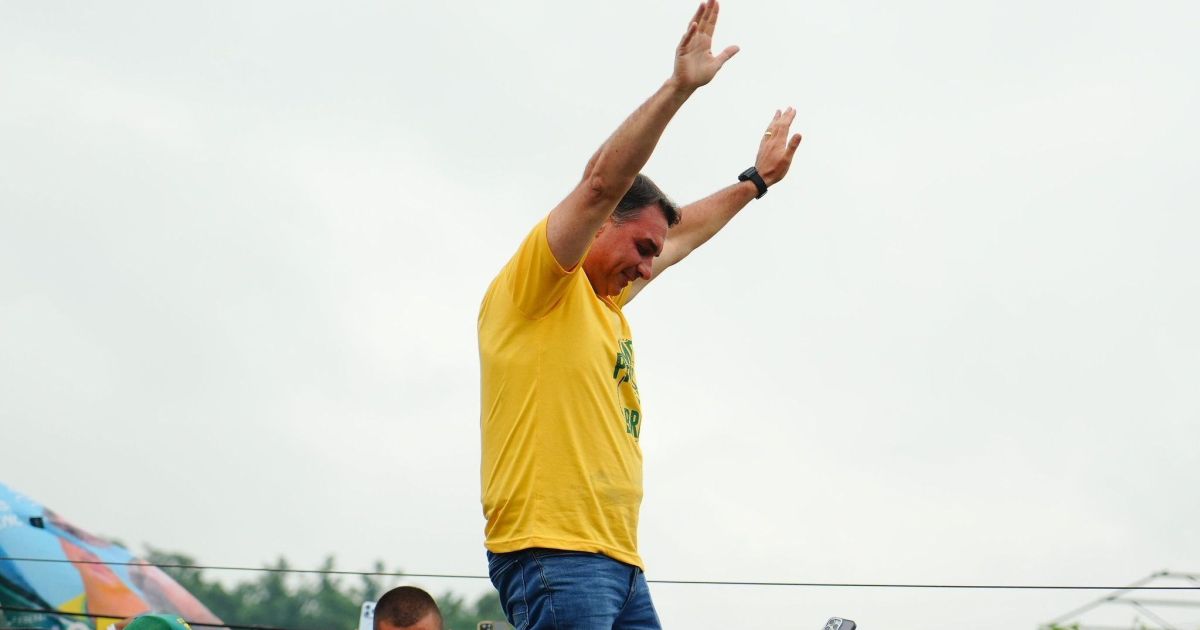 Flávio Bolsonaro faz atos em Vitória e Salvador neste sábado como parte do "Bloquinho do 22"