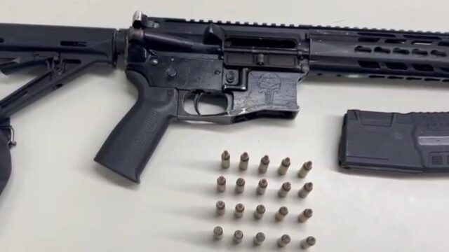 Fuzil Colt com 20 munições é apreendido pela PM em São João do Cabrito, em Salvador