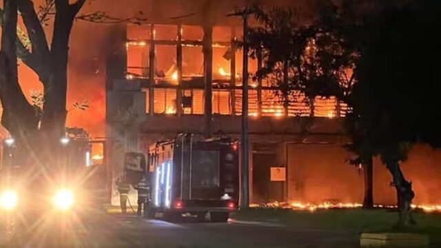 INCÊNDIO: fogo de grandes proporções atinge prédio da UFPE, no Recife, o terceiro caso em uma semana
