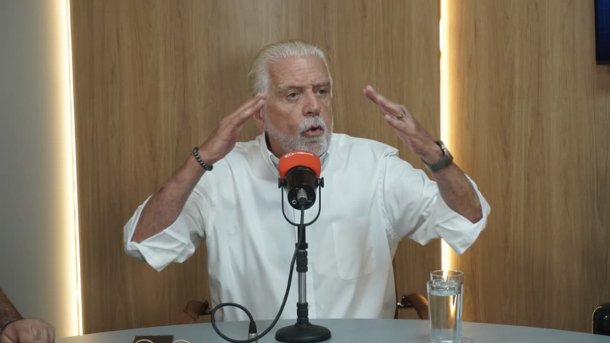 Jaques Wagner critica ACM Neto por apoio a Flávio Bolsonaro: "Cabeça é miúda"