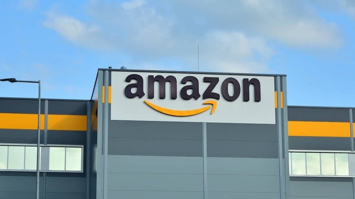 Justiça do Trabalho manda mudar jornada de 1,4 mil funcionários de complexo logístico da Amazon no DF