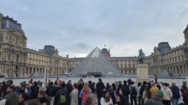 Louvre fecha as portas em Paris por causa de bloqueio de estudantes em meio a onda de protestos na França