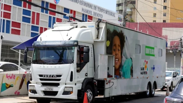 Odontomóvel oferece atendimento odontológico gratuito a estudantes da rede estadual no Rio Vermelho