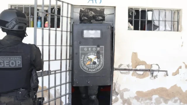 OPERAÇÃO MODO AVIÃO: Seap age para barrar celulares escondidos em presídios da Bahia