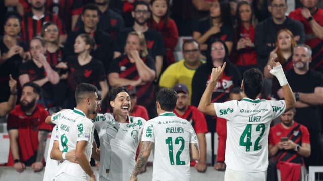 Palmeiras vence o Athletico-PR, assume a liderança e deixa o Flamengo pressionado diante do Bahia