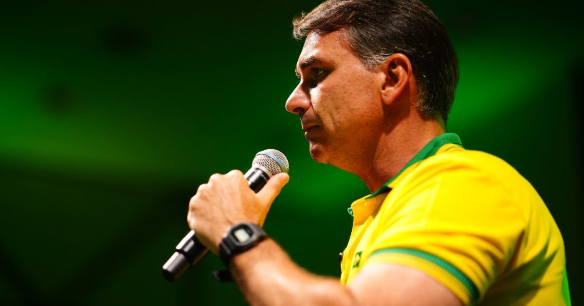 PF abre inquérito no STF para apurar relação de Flávio Bolsonaro com empresário alvo da Sem Desconto