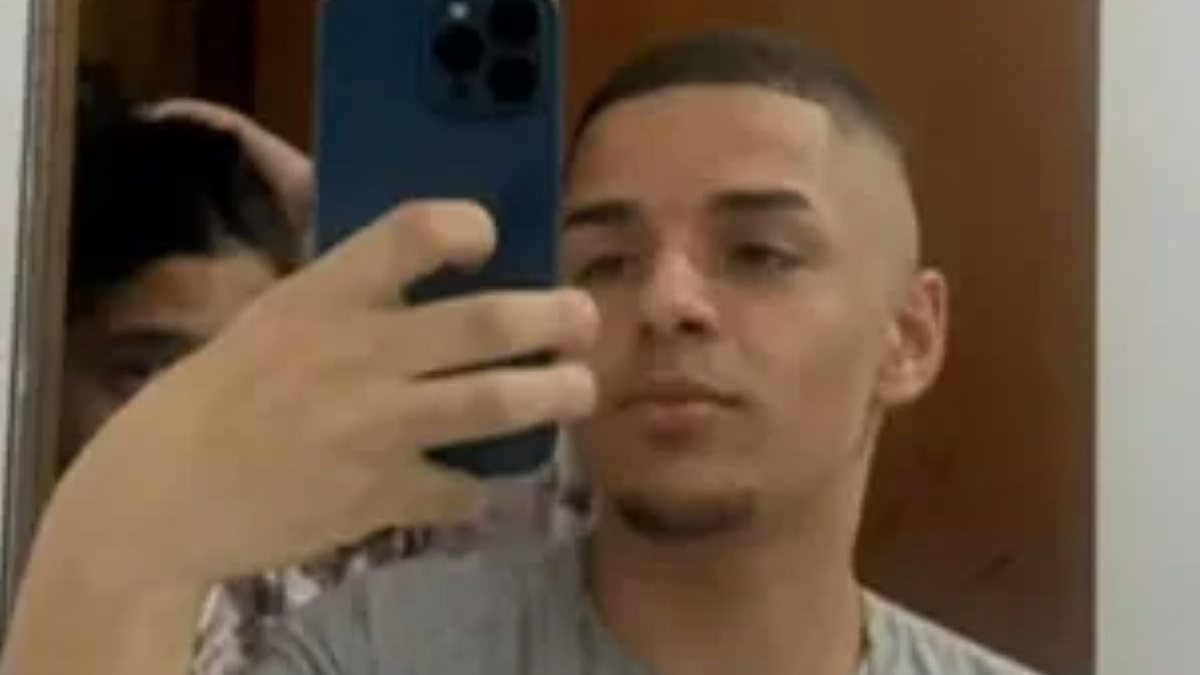 PMs disparam 45 vezes e matam jovem de 20 anos com 27 tiros após confundirem celular com arma em SP