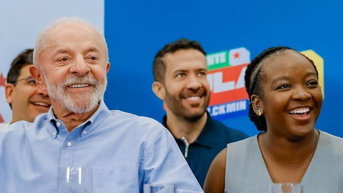 POLÊMICA: posts antigos de deputada eleita do PT por Minas, rosto da campanha de Lula, viralizam nas redes