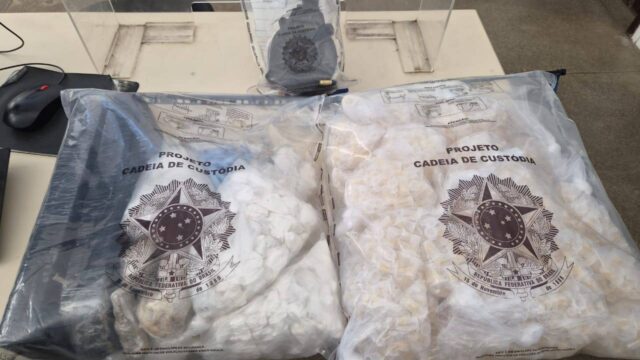 Polícia Militar apreende mais de 3 kg de drogas e munições em área de mata em Candeias
