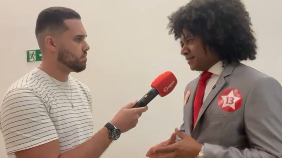 Professor critica título de cidadão soteropolitano a Flávio Bolsonaro: "Câmara de Salvador nos envergonha"