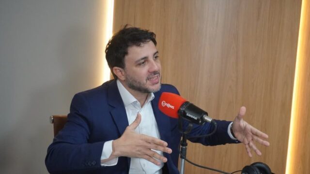 Renan Santos defende terceira via e diz que país precisa “quebrar o dualismo” entre petismo e bolsonarismo