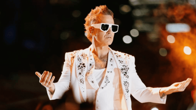 Robbie Williams faz show único em São Paulo nesta terça (13) após 20 anos longe do Brasil
