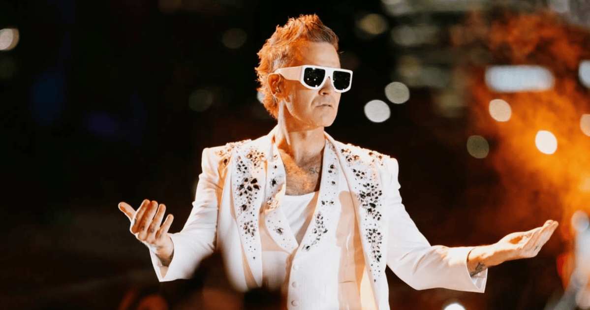Robbie Williams faz show único em São Paulo nesta terça (13) após 20 anos longe do Brasil